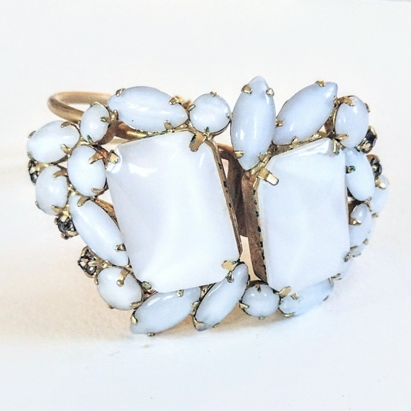 🤍 Vintage Gold Satin White Chunky Rhinestone Clamp Hinge Bracelet - Picture 2 of 7